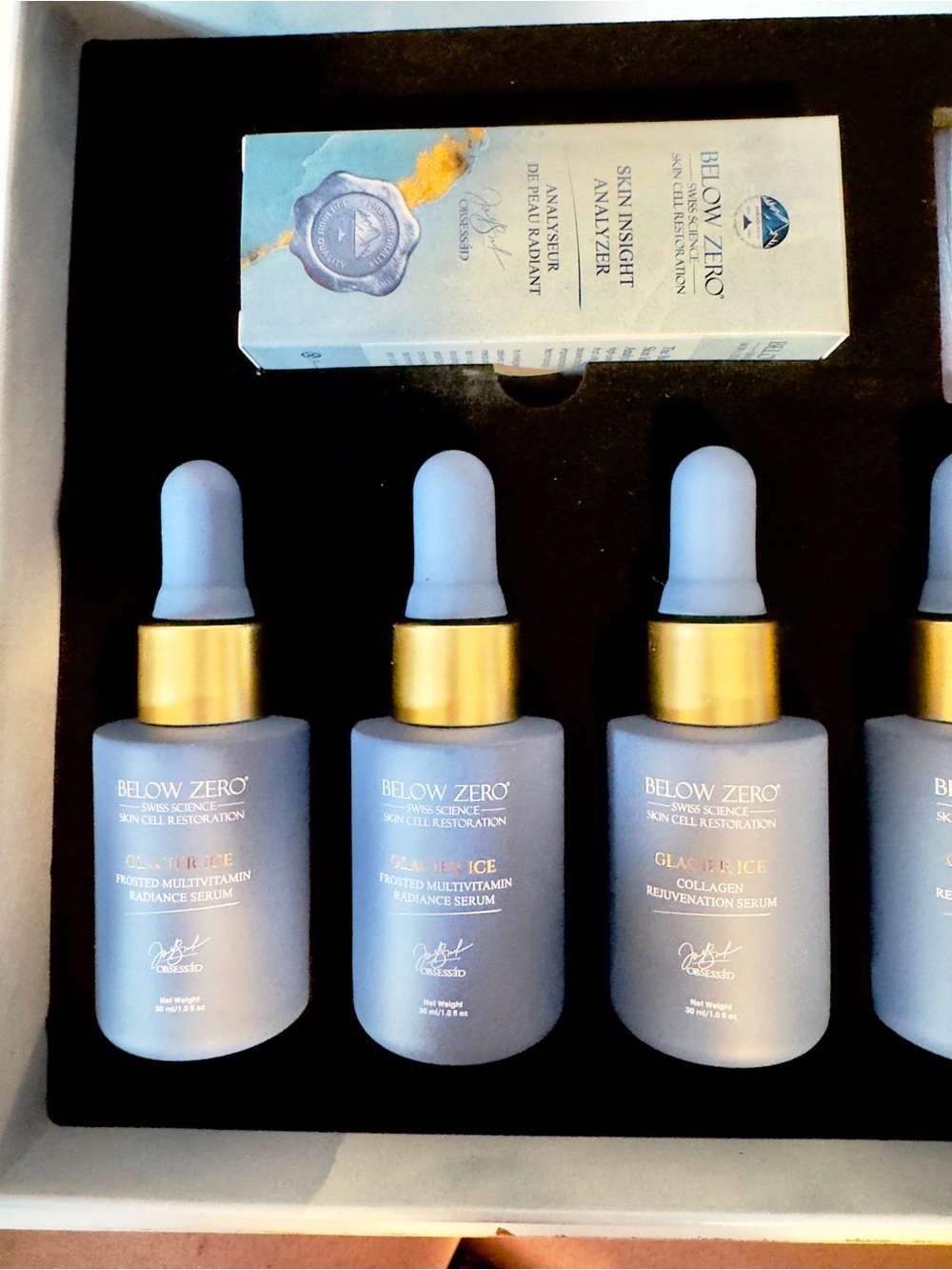 Below Zero Glacier Radiant Skin Rejuvenation Set & Skin Analysis Device - Picture 3 of 9